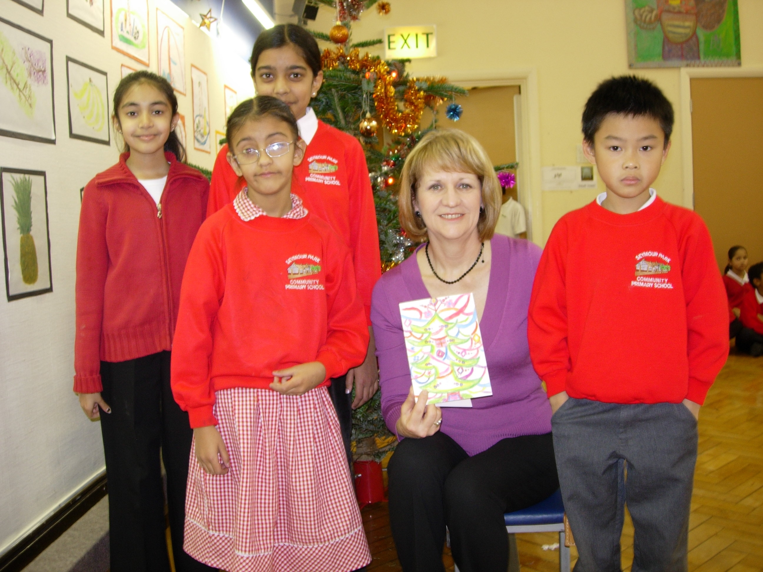 Bev presenting prizes to the winners of her 2006 Christmas Card Competition at Seymour Park Primary School